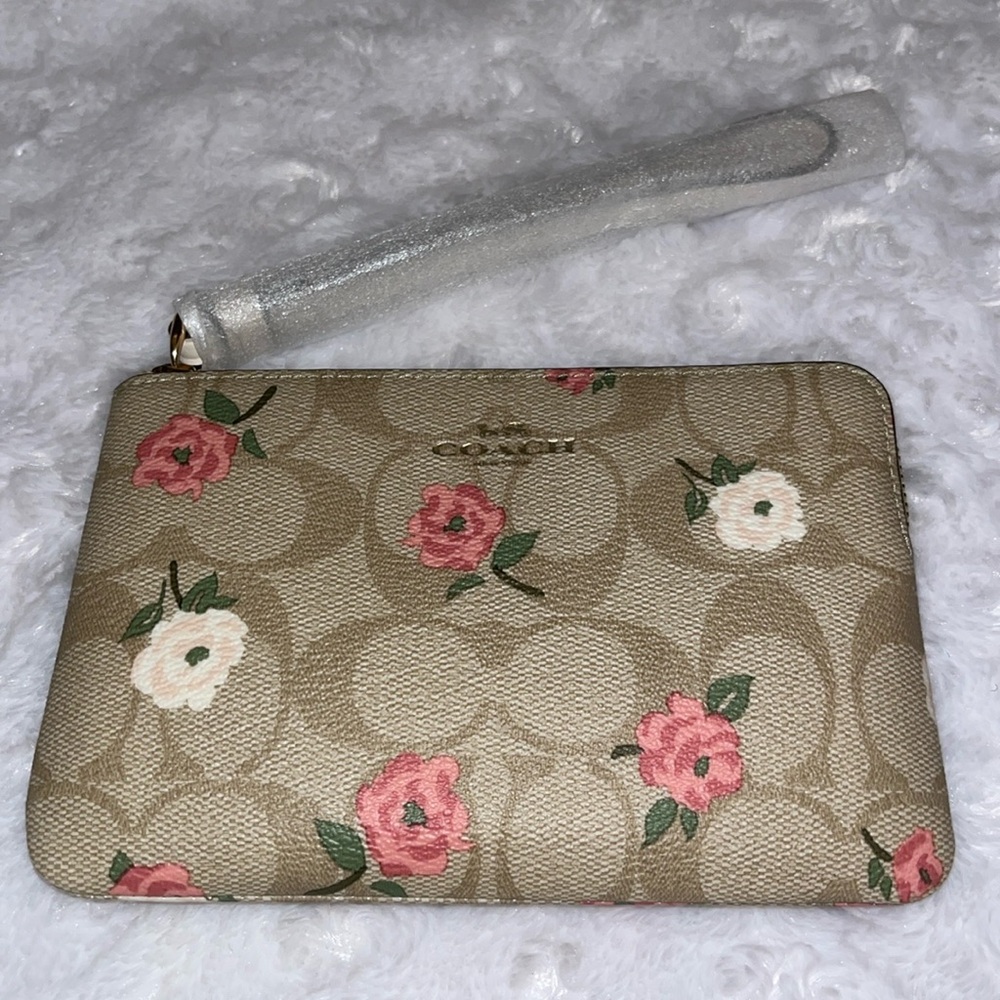 Coach NWT! Corner Zip Wristlet In Signature Canvas With Floral Print - Picture 11 of 12